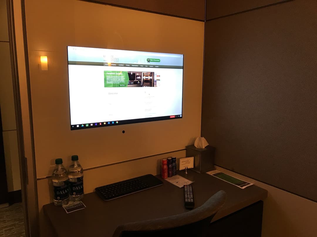 Minute Suites (Gate B15) view 16