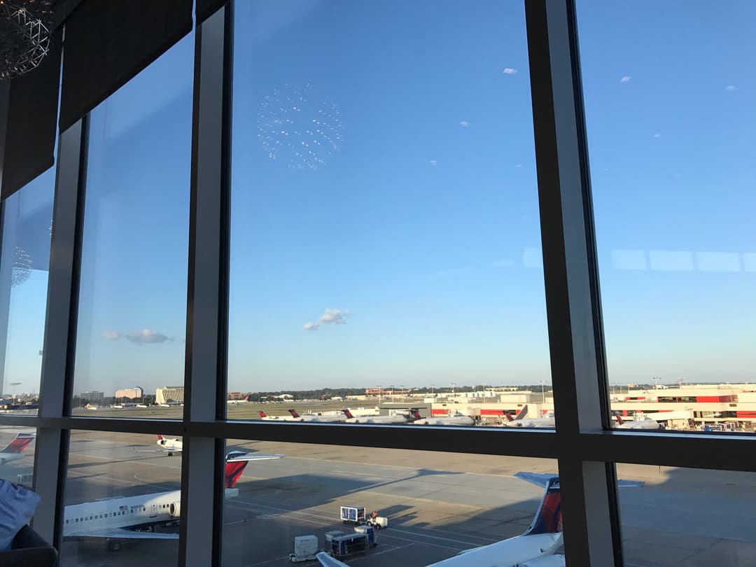 Delta Air Lines Delta Sky Club (Gate B18) view 17