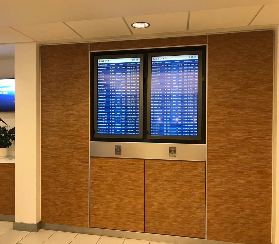 Delta Air Lines Delta Sky Club (Gate D27) view 11