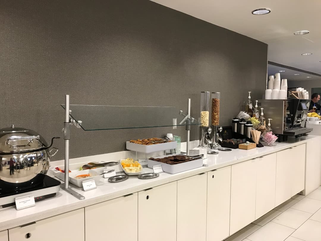 Delta Air Lines Delta Sky Club (Gate D27) view 4