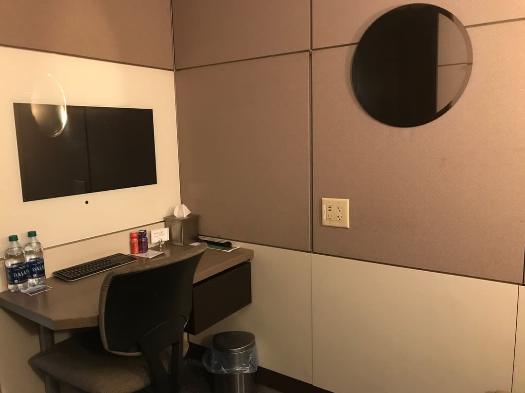 Minute Suites (Gate B15) view 18