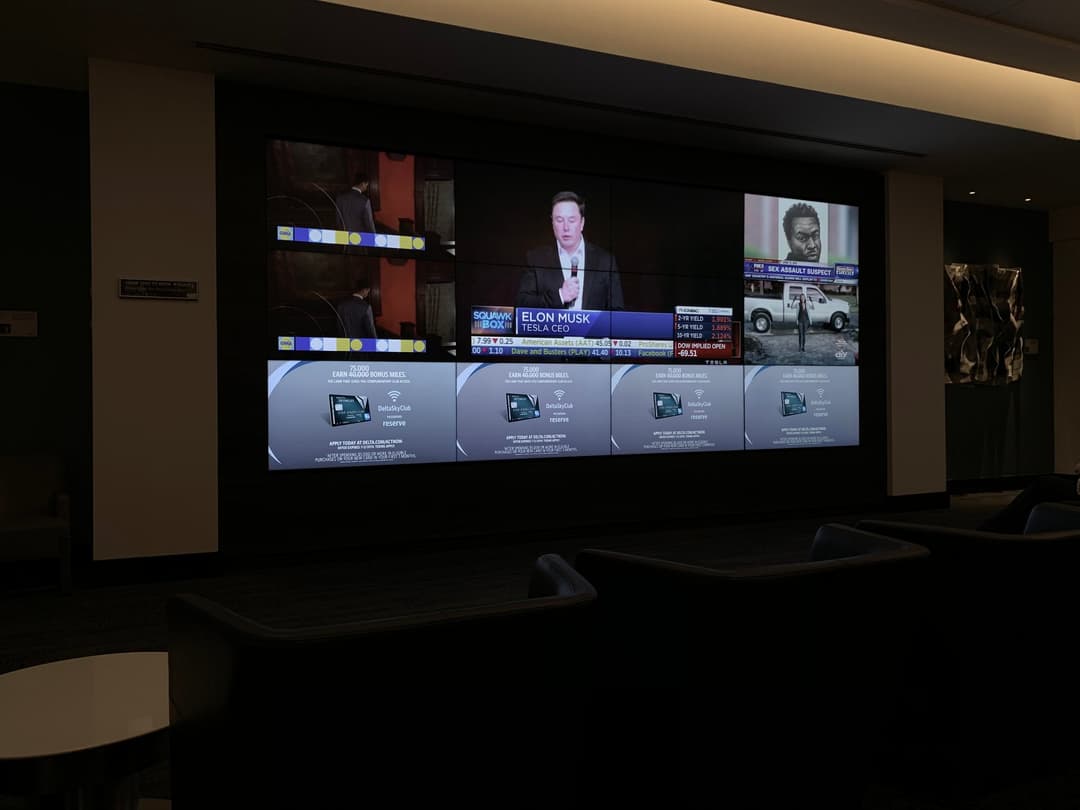 Delta Air Lines Delta Sky Club view 11