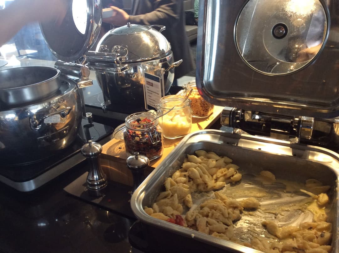 Delta Air Lines Delta Sky Club (Gate B18) view 29