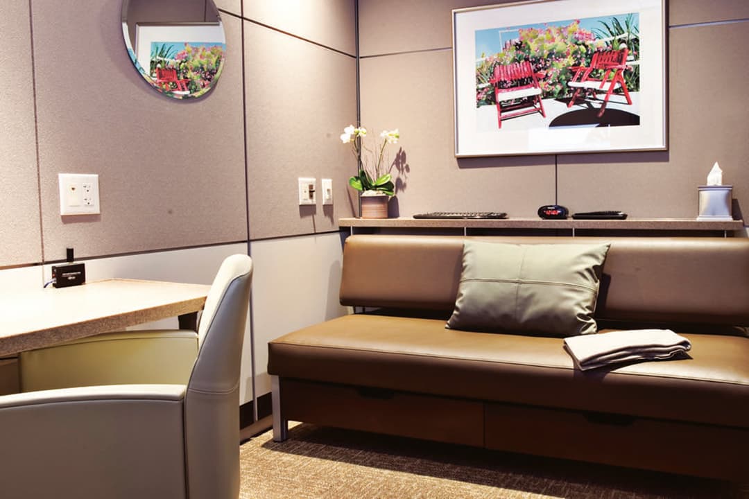 Minute Suites (Gate B15) view 6