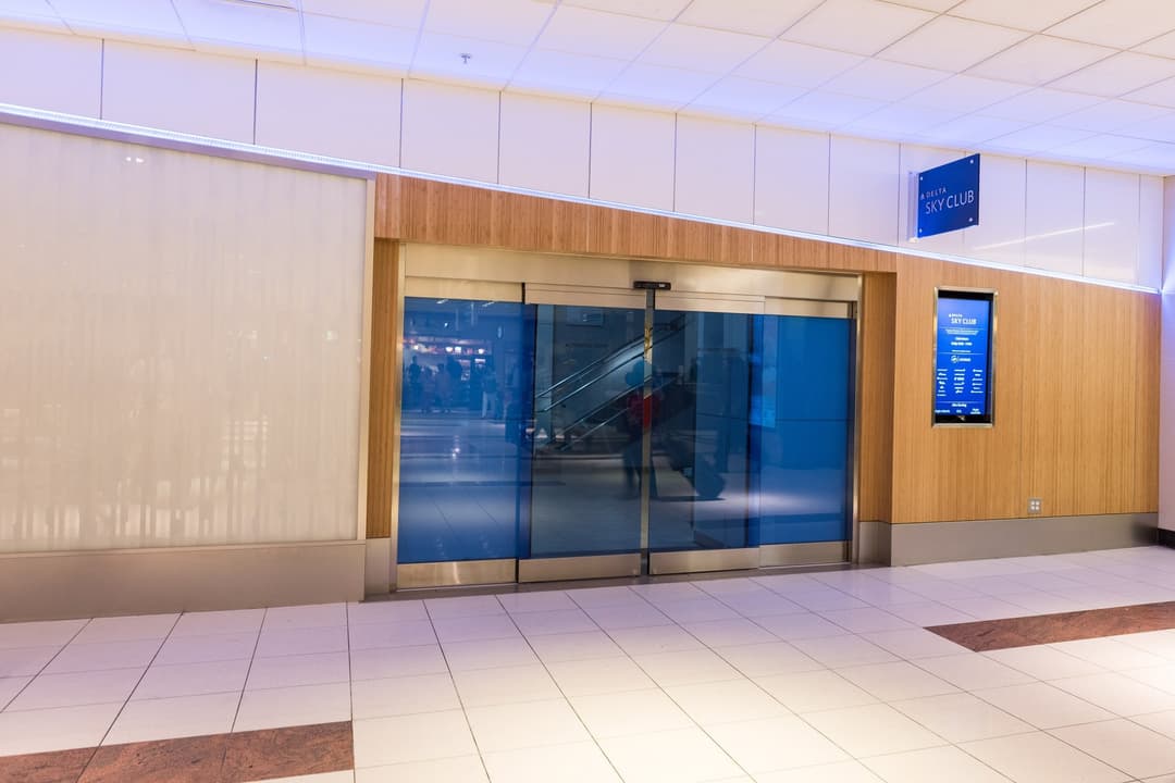 Delta Air Lines Delta Sky Club (Gate B18) view 9