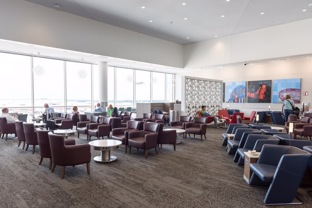Delta Air Lines Delta Sky Club (Gate B18) view 6