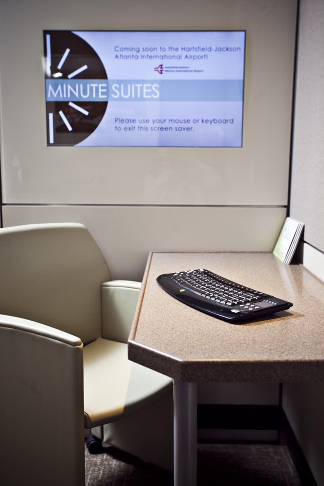 Minute Suites (Gate B15) view 8