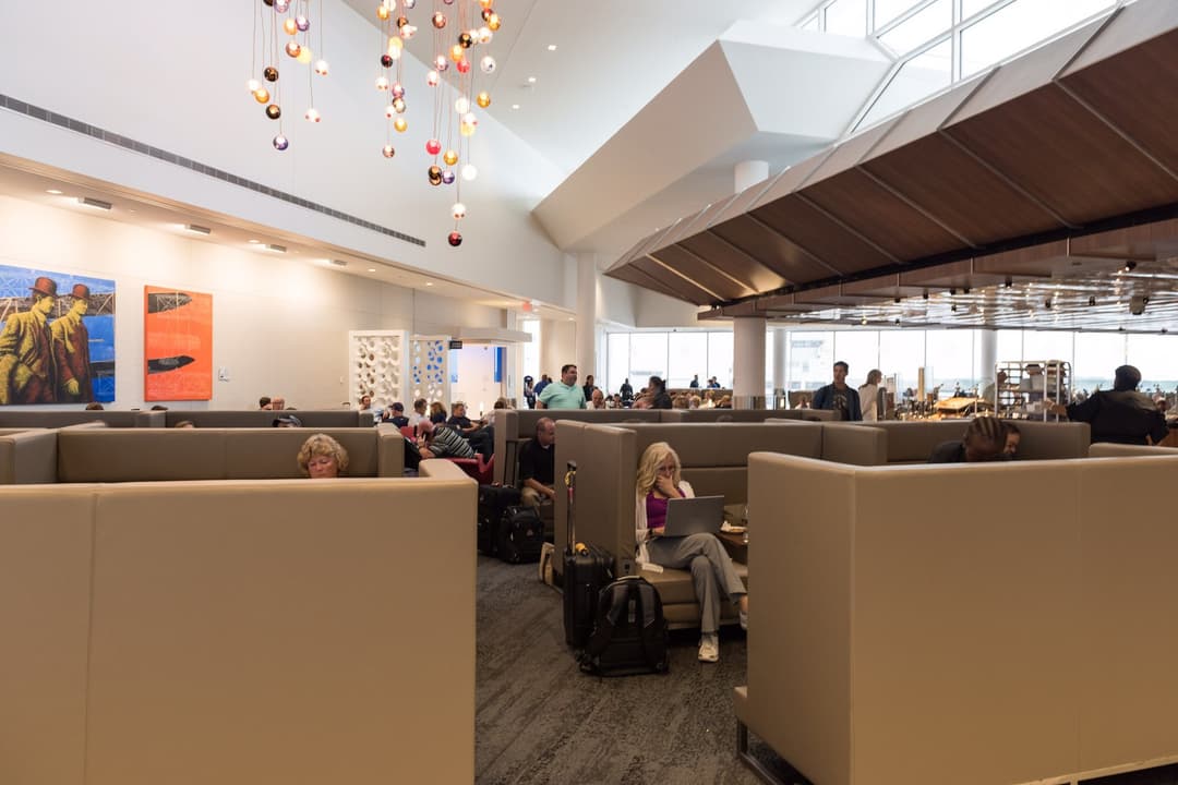 Delta Air Lines Delta Sky Club (Gate B18) view 7