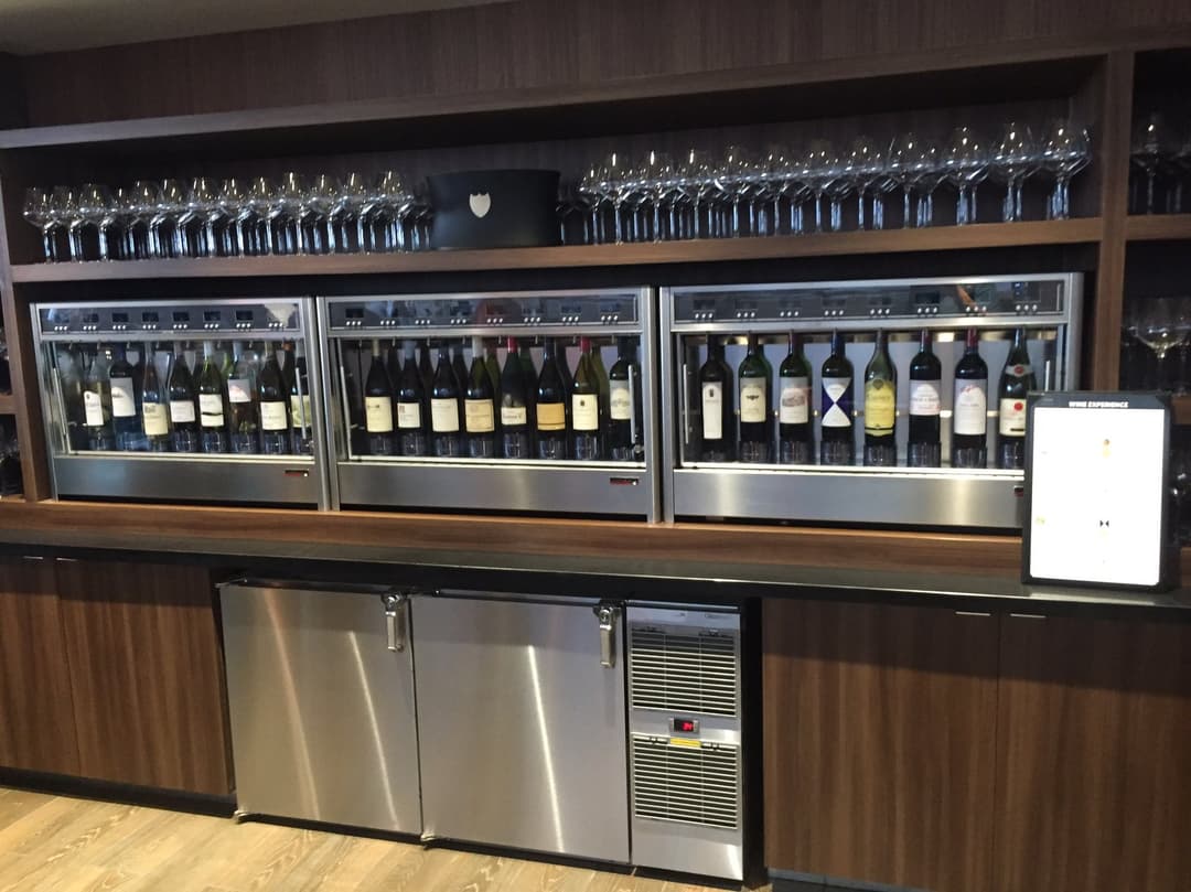 Delta Air Lines Delta Sky Club (Gate B18) view 4