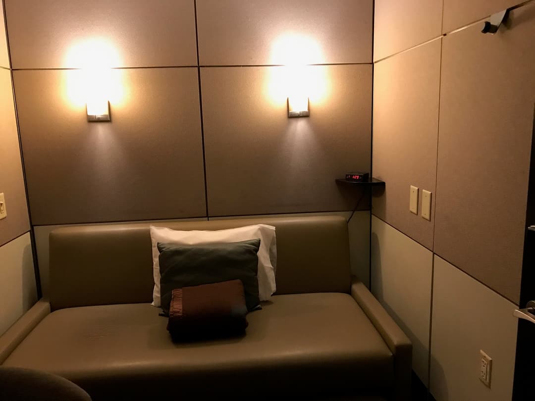 Minute Suites (Gate B15) view 19