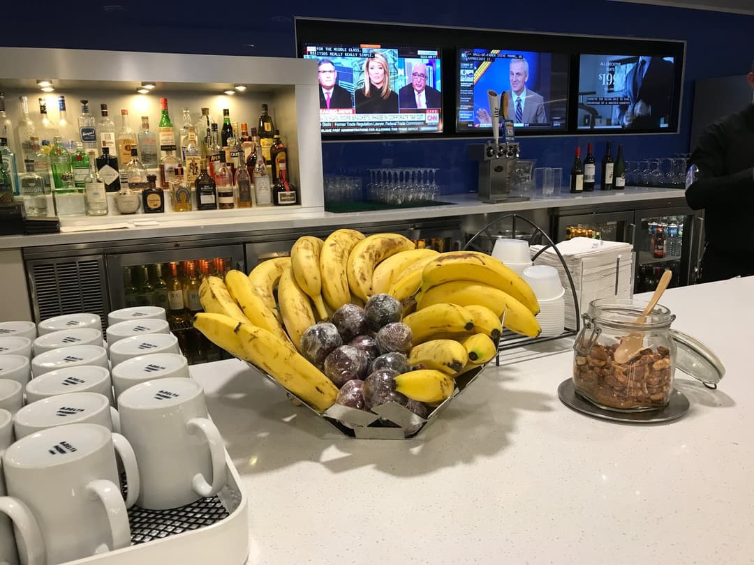 Delta Air Lines Delta Sky Club (Gate D27) view 1