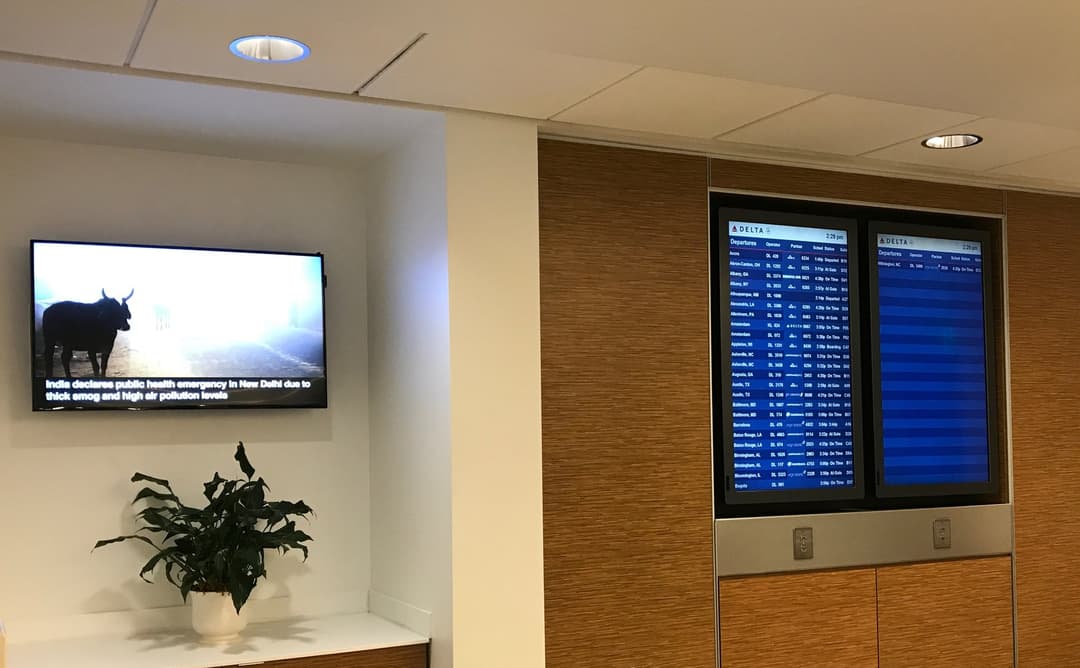 Delta Air Lines Delta Sky Club (Gate D27) view 5