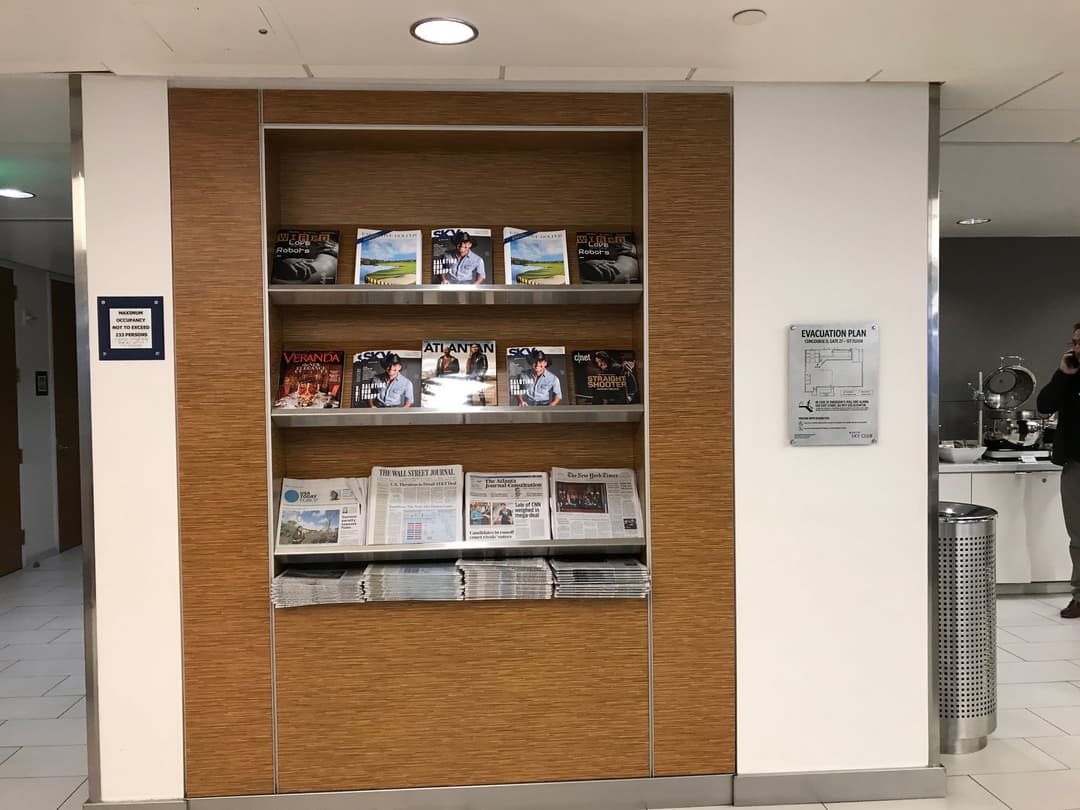 Delta Air Lines Delta Sky Club (Gate D27) view 9